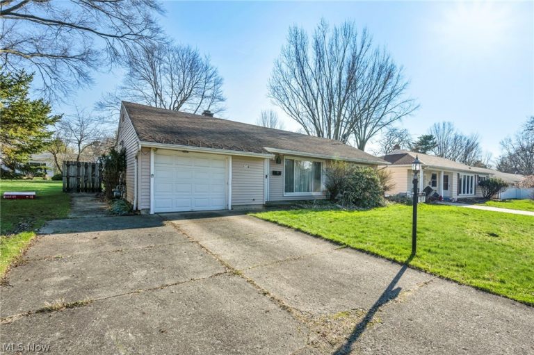 9019 Newkirk Drive, Parma Heights, OH - Photo 3
