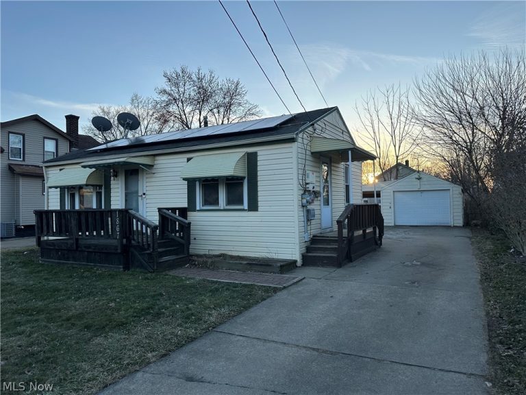 1867 Sheridan Avenue, Warren, OH - Photo 2