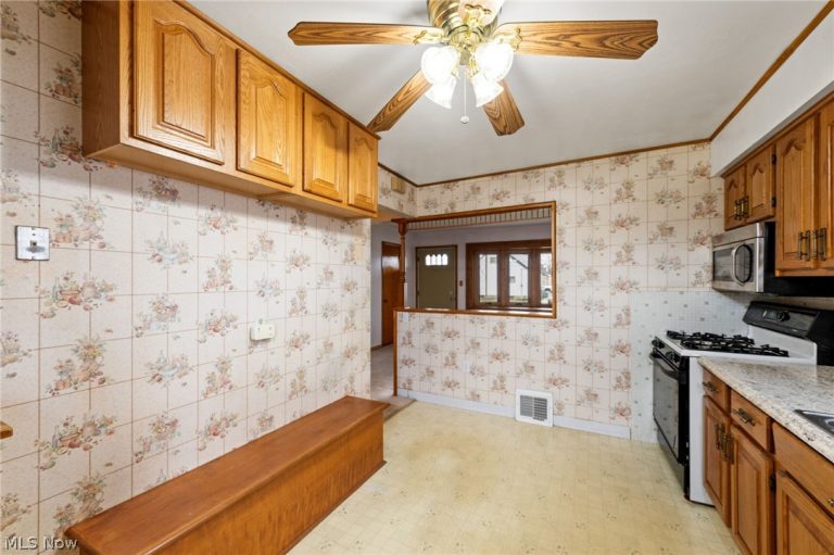 15268 Muskingum Boulevard, Brook Park, OH - Photo 8