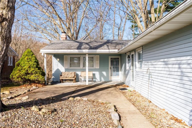 1381 Circle Hill Road, North Canton, OH - Photo 2