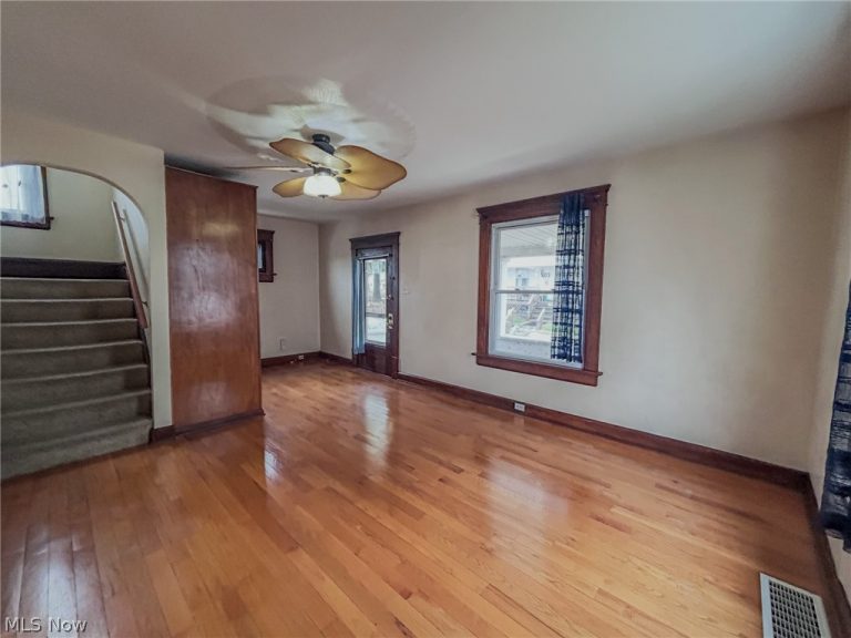 600 Robinette Court, Akron, OH - Photo 8