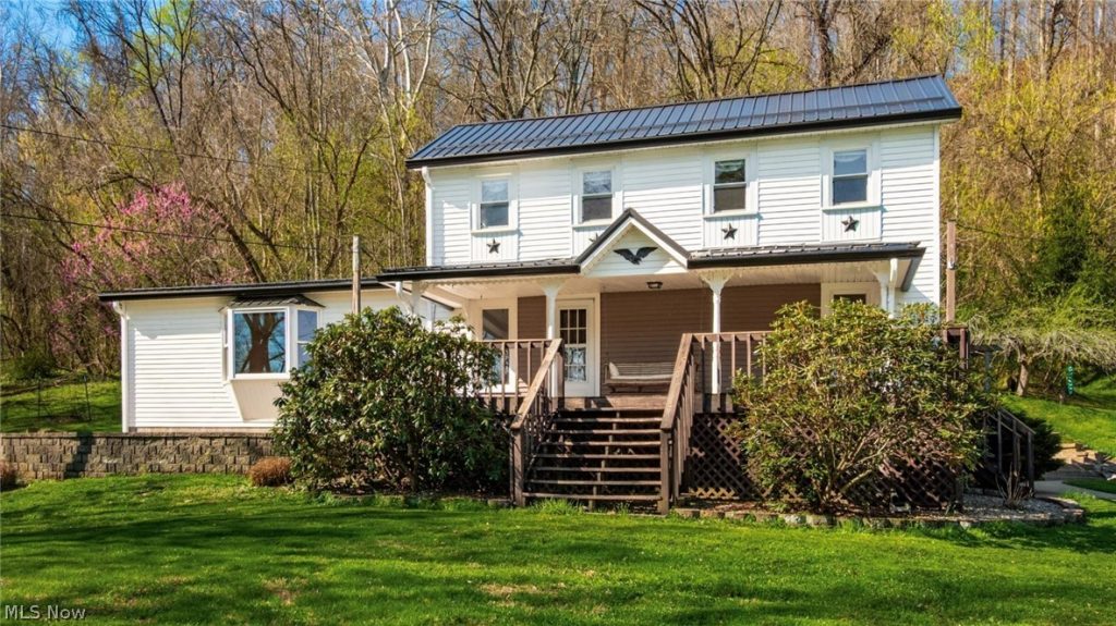 10155 Old River Road, Blue Rock, OH