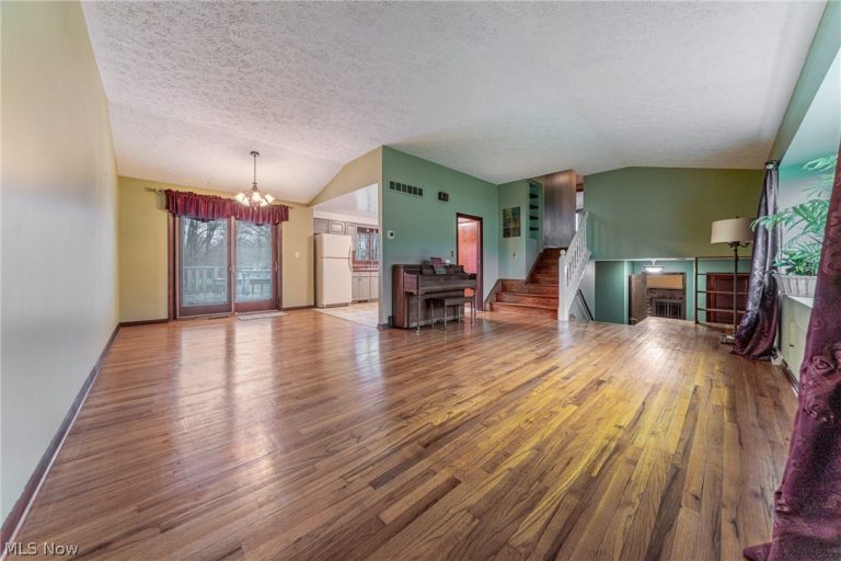 2984 Erich Drive, Willoughby Hills, OH - Photo 3