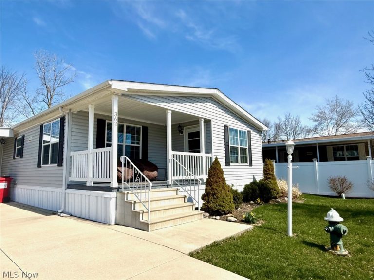 362 Pin Oak Circle, Elyria, OH - Photo 2