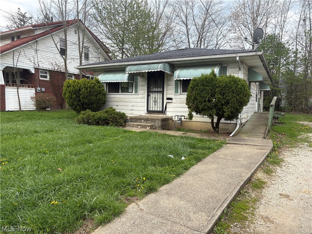 860 Mercer Avenue, Akron, OH
