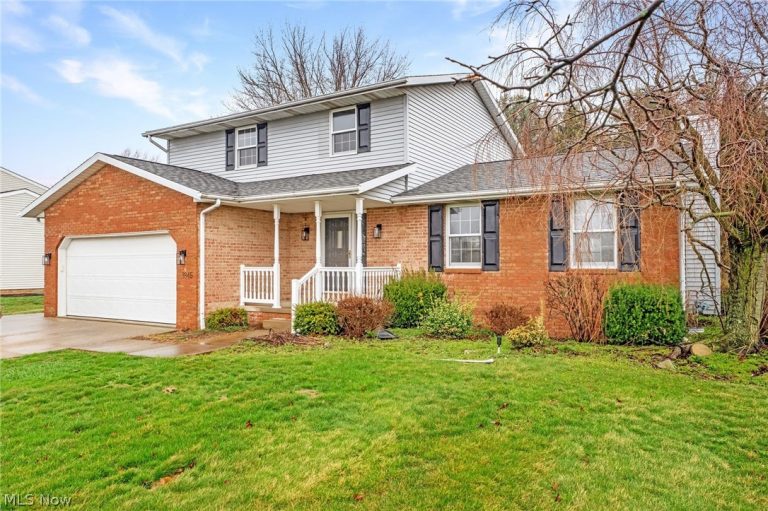 3845 Oakridge Drive, Louisville, OH, 44641