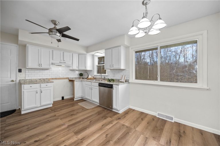 239 Habant Drive, Amherst, OH - Photo 5