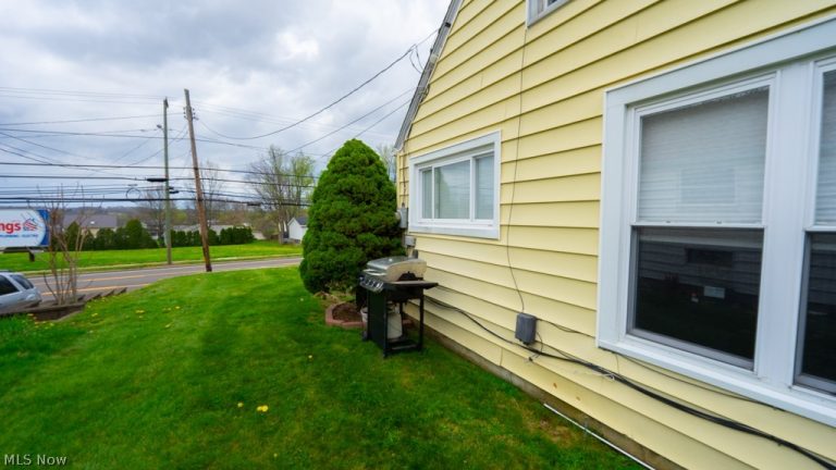 2743 Lincoln Way, Massillon, OH - Photo 5