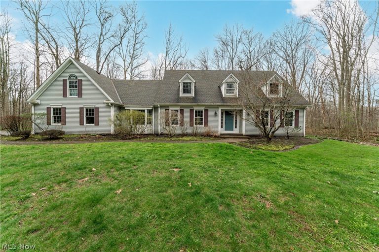 8233 Whispering Pines Drive, Novelty, OH, 44072