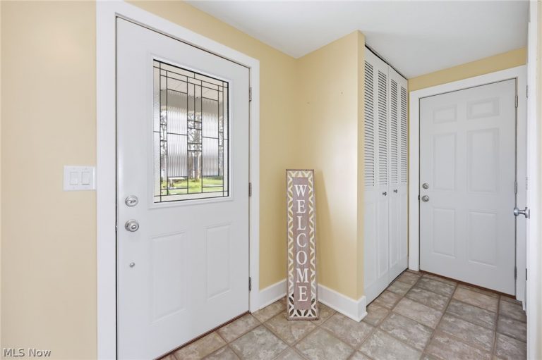 8984 Sherwood Drive, Warren, OH - Photo 4