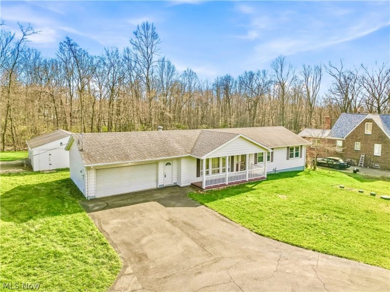 7156 Chestnut Ridge Road, Hubbard, OH - Photo 6