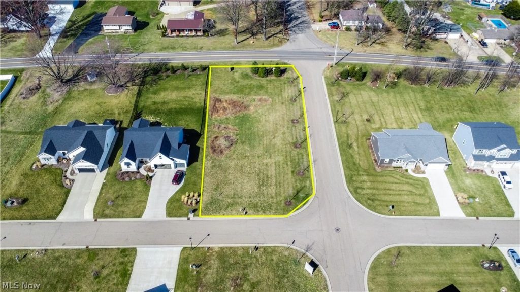 5677 Shadow Ridge Circle, North Canton, OH