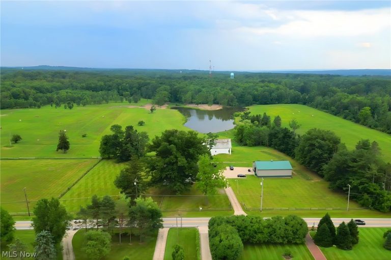 7139 Mulberry Road, Chesterland, OH - Photo 2