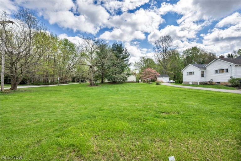8750 Evergreen Drive, Mentor, OH - Photo 8
