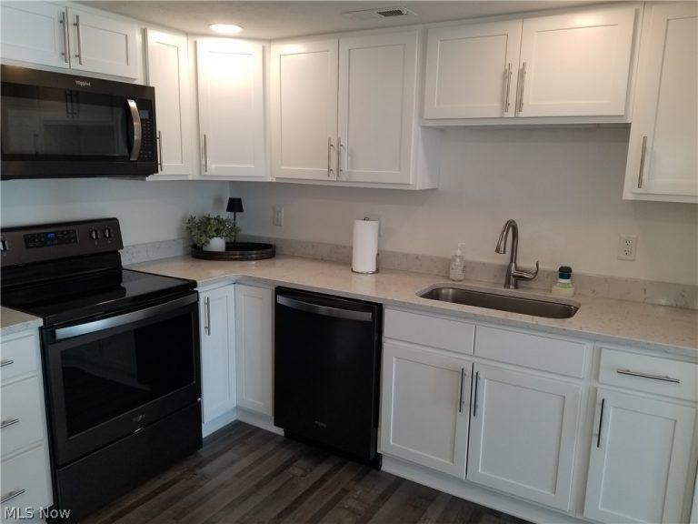 1201 River Road #B3, Elyria, OH - Photo 8