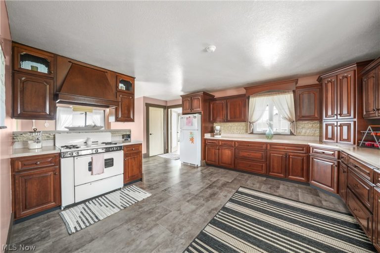 9561 Creaser Road, North Bloomfield, OH - Photo 2
