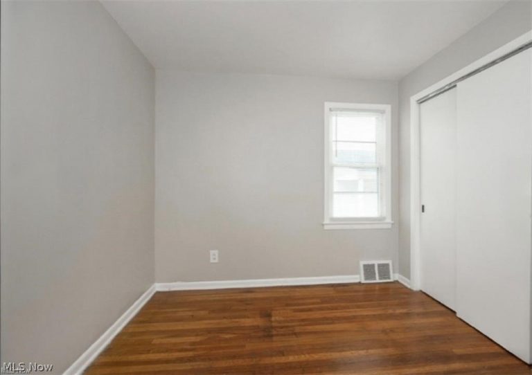 59 Greencroft Road, Bedford, OH - Photo 6