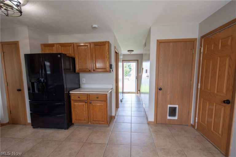 5137 Pine Shadow Court, Mineral Ridge, OH - Photo 4