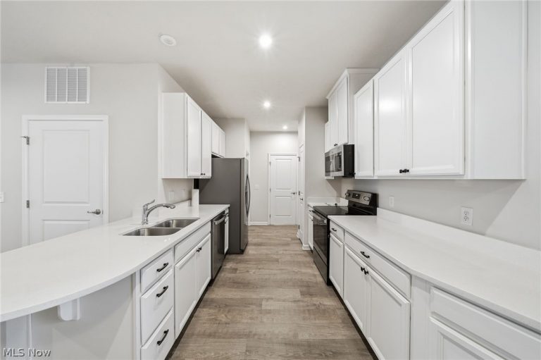 1637 Mud Brook Lane, Akron, OH - Photo 4