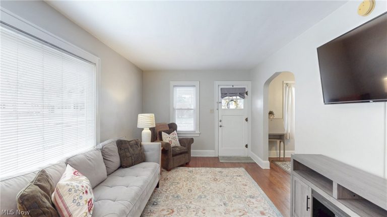 1940 Falls Avenue, Cuyahoga Falls, OH - Photo 3