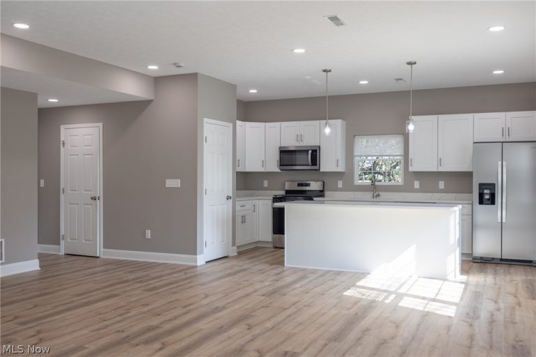 1738 298th Street, Wickliffe, OH - Photo 6