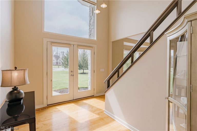 28495 Blue Pond Trail, Solon, OH - Photo 8