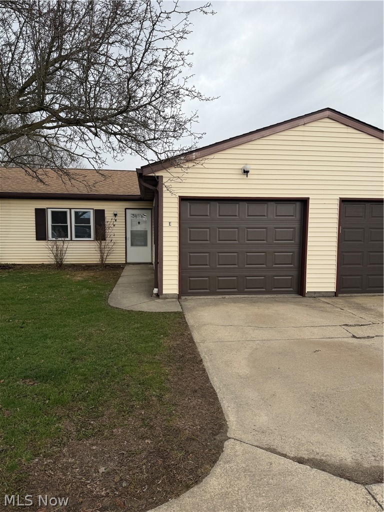 122 Royal Crest Dr, Seville, OH, 44273