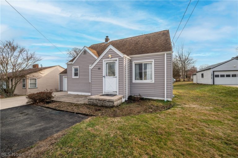 60 Renee Drive, Struthers, OH - Photo 3