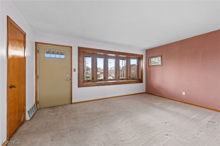 15268 Muskingum Boulevard, Brook Park, OH - Photo 4
