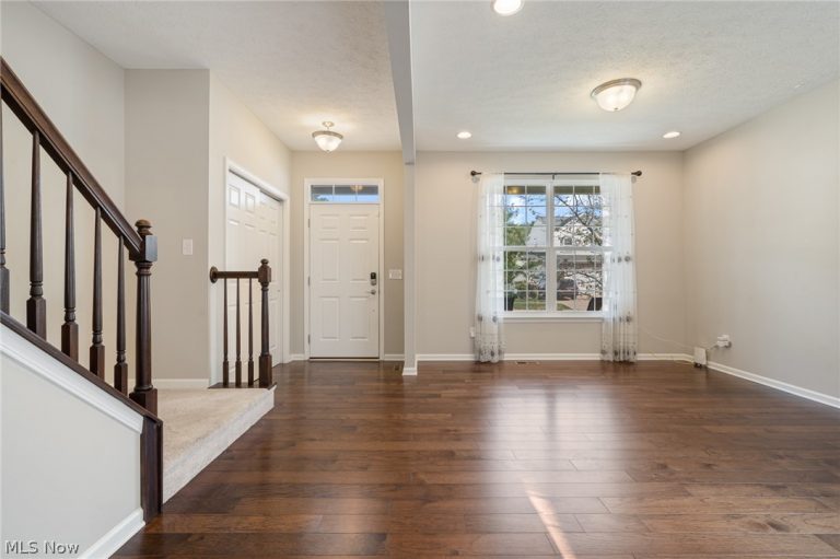 32825 Rebecca Lane, Avon Lake, OH - Photo 8