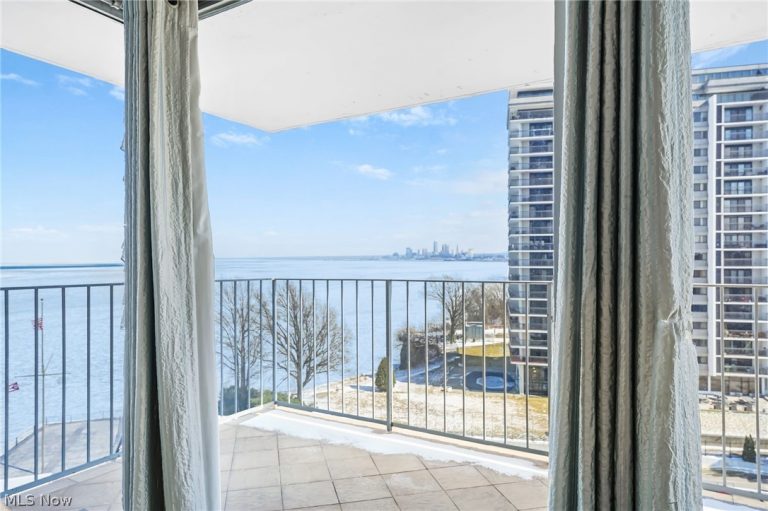 12700 Lake Avenue #1107, Lakewood, OH - Photo 3