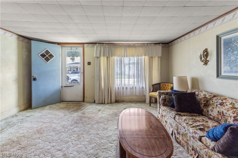 210 Grant Street, Newell, WV - Photo 6