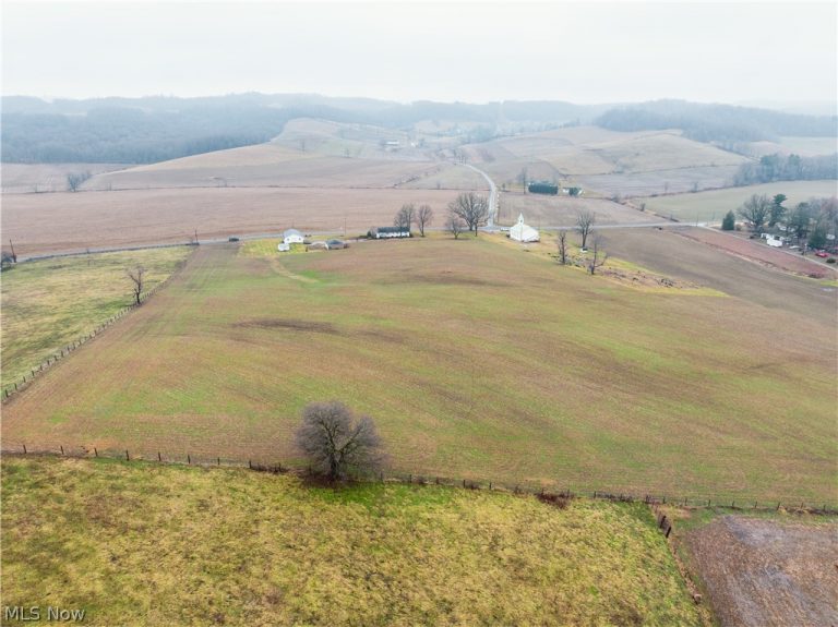 3967 Crooked Run Road, New Philadelphia, OH - Photo 2