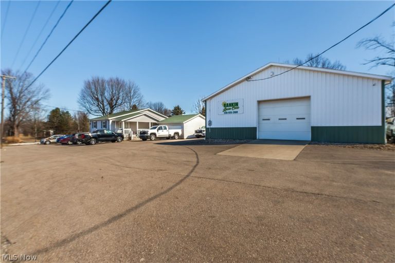 13390 Ravenna Avenue, Hartville, OH - Photo 2