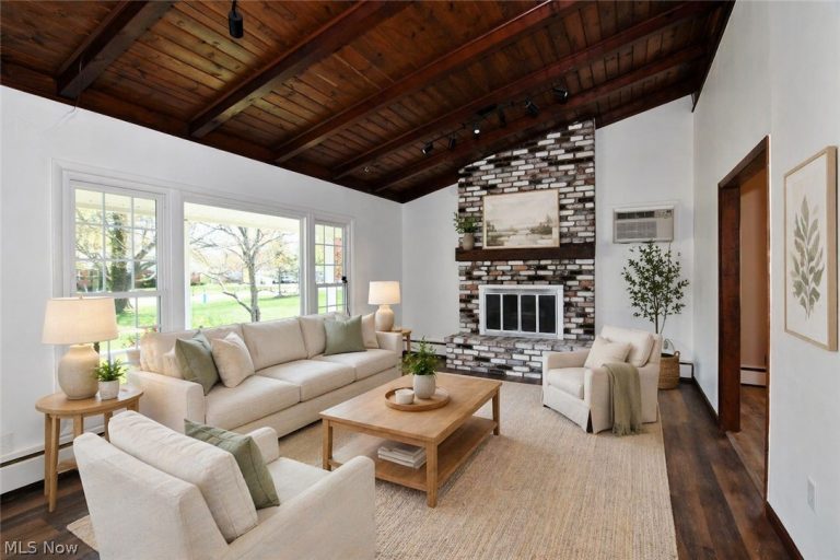 381 Hickory Hill Road, Chagrin Falls, OH - Photo 4
