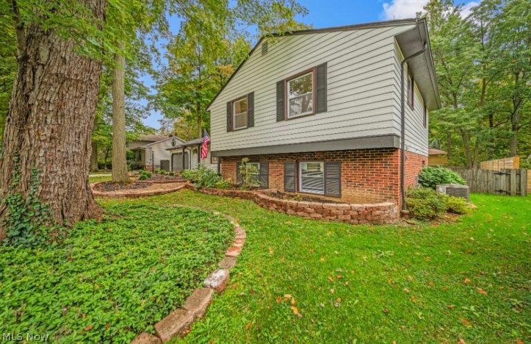 1066 Eastlawn Drive, Highland Heights, OH - Photo 3