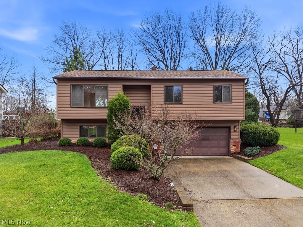 9415 Lawnfield Drive, Twinsburg, OH