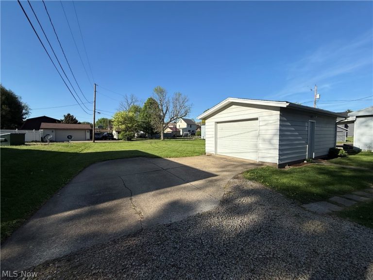 1127 Schell Avenue, New Philadelphia, OH - Photo 3