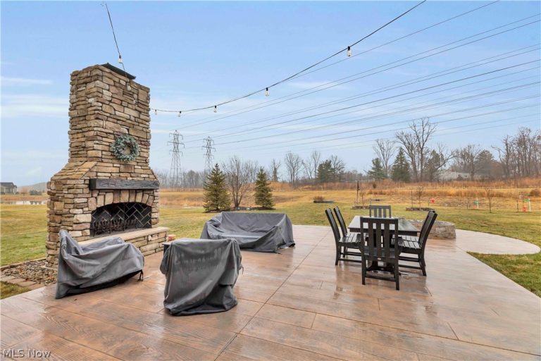 3147 Fairview Drive, Avon, OH - Photo 6