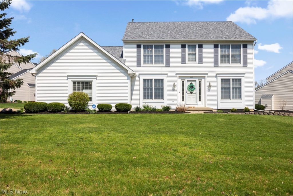 945 Red Tailed Lane, Amherst, OH