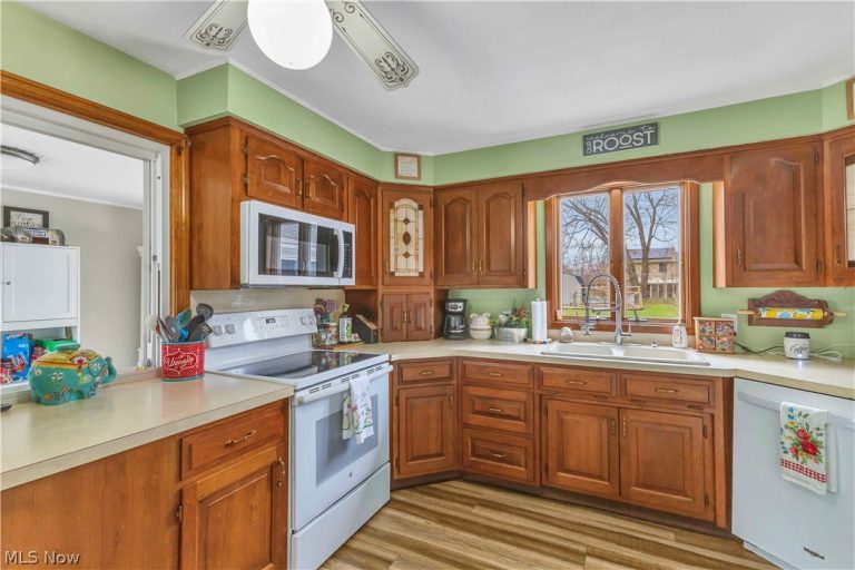 10273 River Road, Elyria, OH - Photo 8