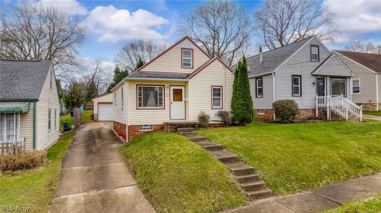 1614 Colonial Boulevard, Canton, OH - Photo 2