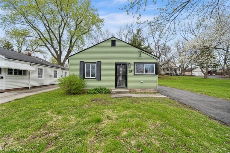 109 Forest Drive, Bedford, OH - Photo 2