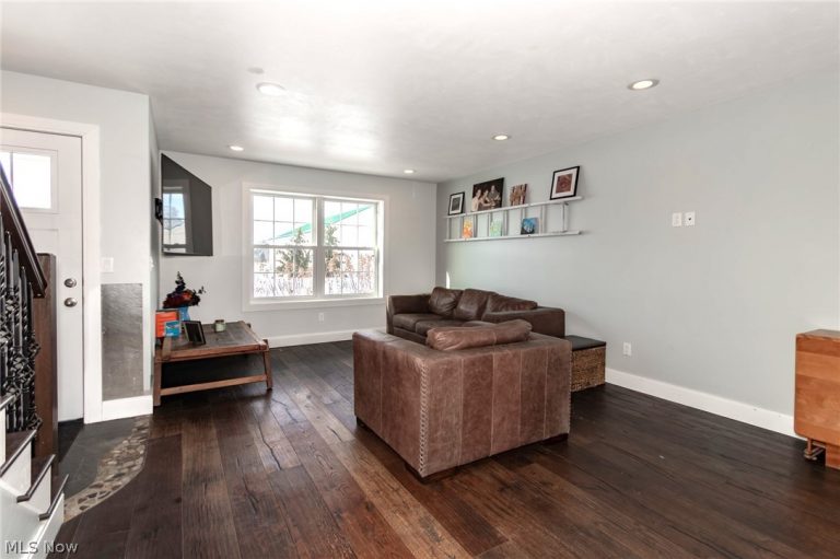 18919 Ravenna Road, Chagrin Falls, OH - Photo 4