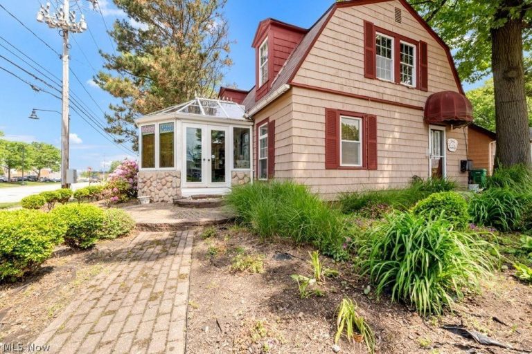 7285 Center Street, Mentor, OH - Photo 2