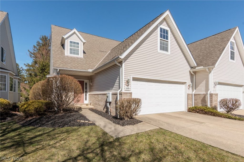18608 Southporte Drive, Strongsville, OH