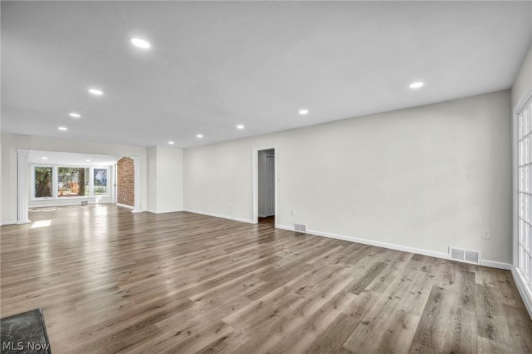 24150 Woodland Road, Shaker Heights, OH - Photo 6