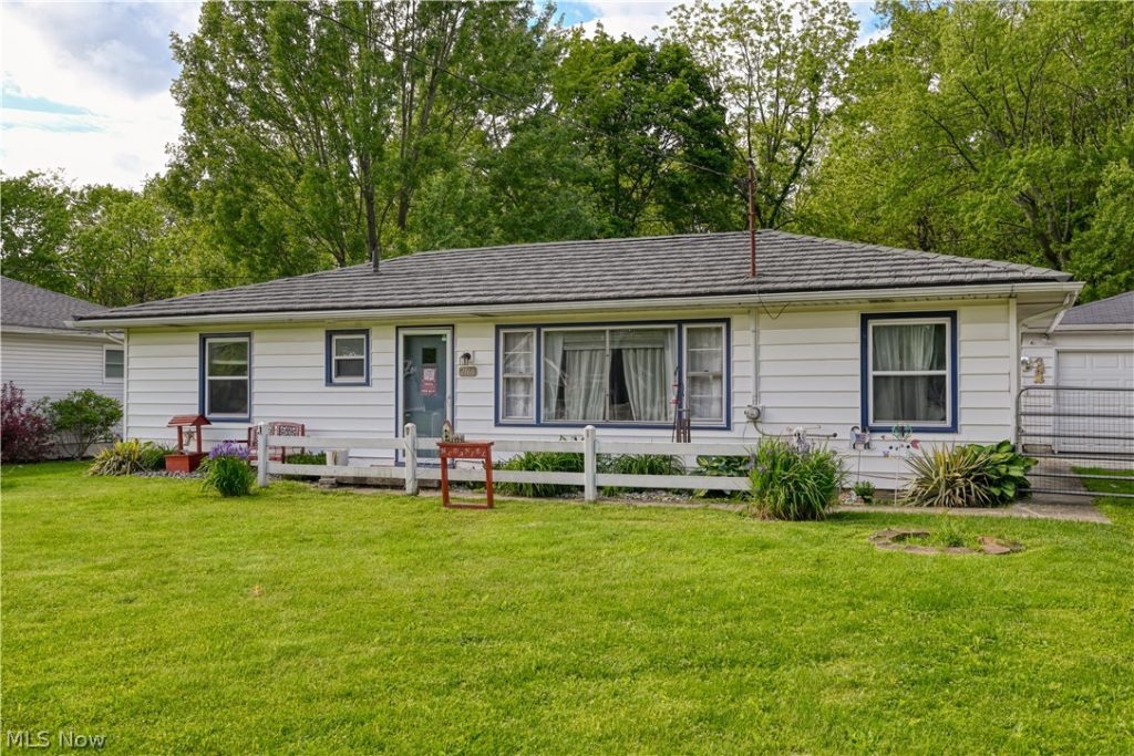 2161 Savoy Avenue, Akron, OH