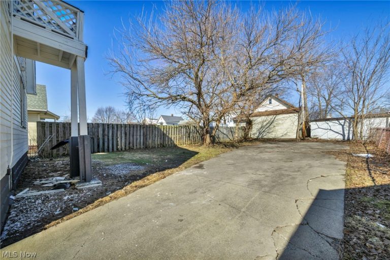 4306 Buechner Avenue #up, Cleveland, OH - Photo 6