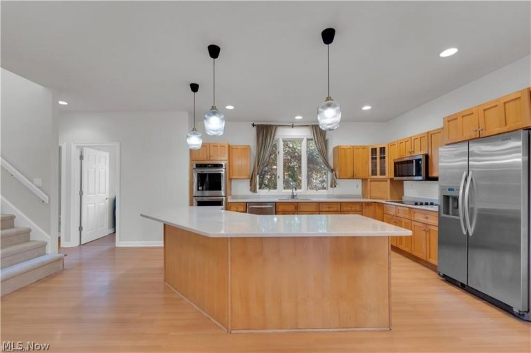 416 Castle Pines Drive, Akron, OH - Photo 8